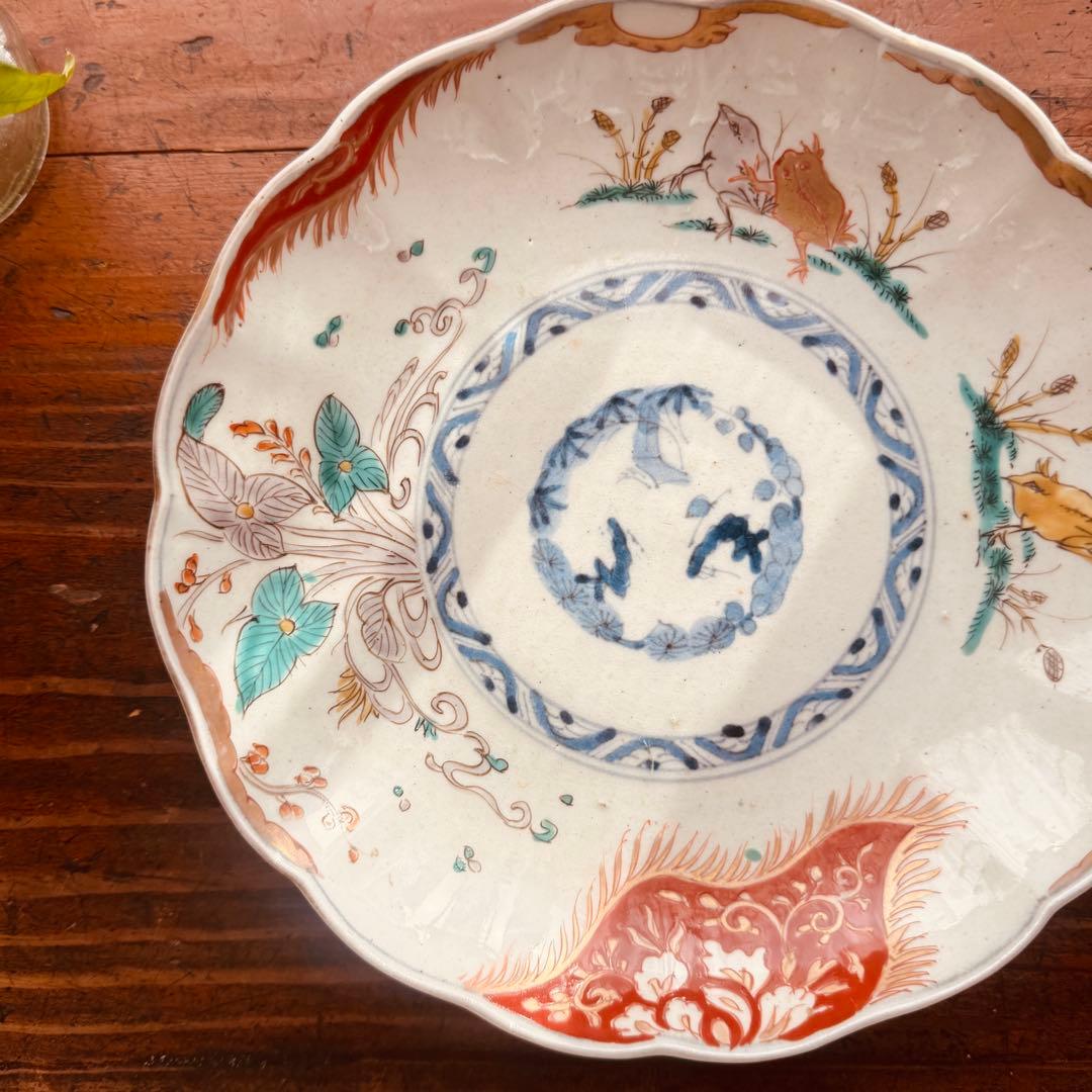 骨董皿 希少　カエル文 火焔文　金彩赤絵皿　輪花皿 かえる文　金カエル