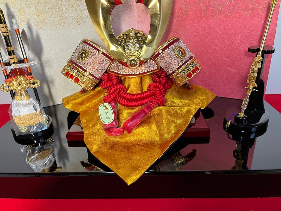 12号立体大鍬形の兜　金箔チラシ二曲和紙屏風