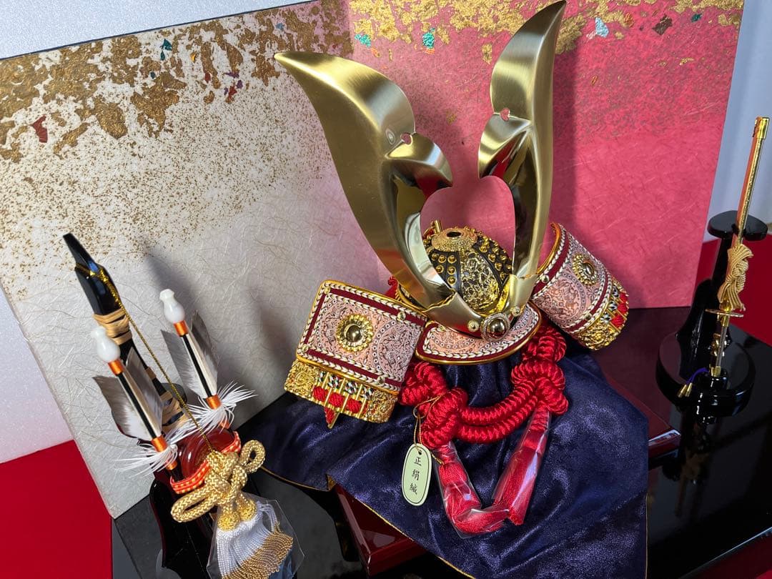 12号立体大鍬形の兜　金箔チラシ二曲和紙屏風