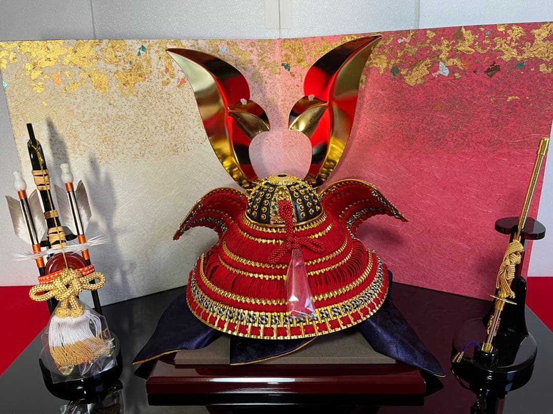 12号立体大鍬形の兜　金箔チラシ二曲和紙屏風