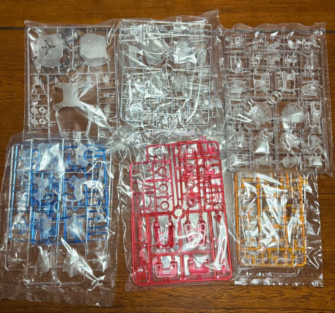 新品・送料無料】ソロモン1/100ガンダム試作2号機 MLRS+クリア外装