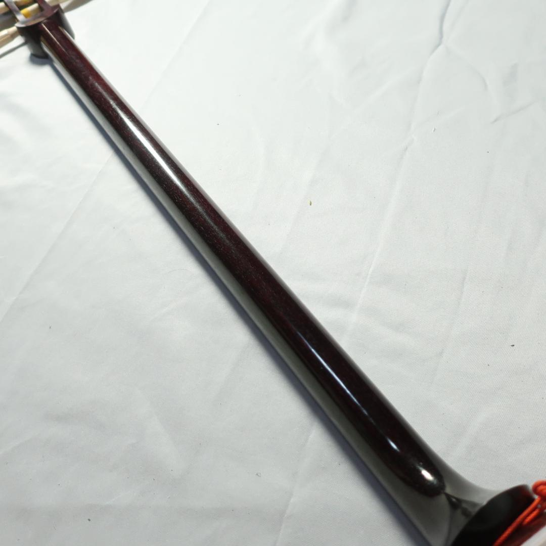 三味線 綾杉胴 中棹 二本溝 天然素材糸巻き ハードケース付 鼈甲 撥 付属