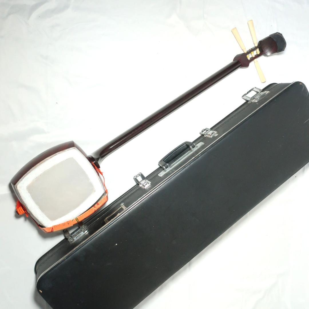 三味線 綾杉胴 中棹 二本溝 天然素材糸巻き ハードケース付 鼈甲 撥 付属