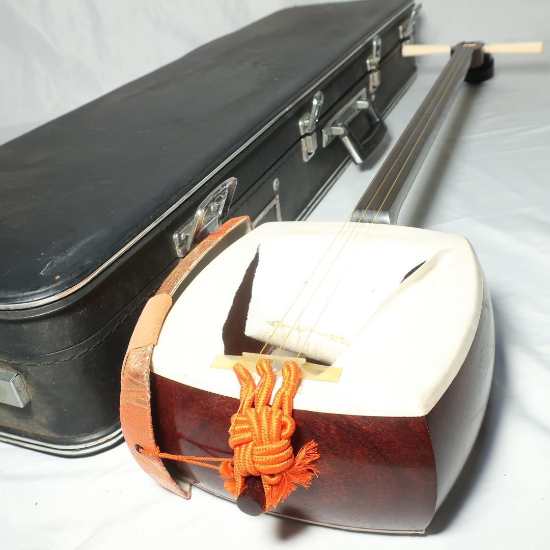 三味線 綾杉胴 中棹 二本溝 天然素材糸巻き ハードケース付 鼈甲 撥 付属