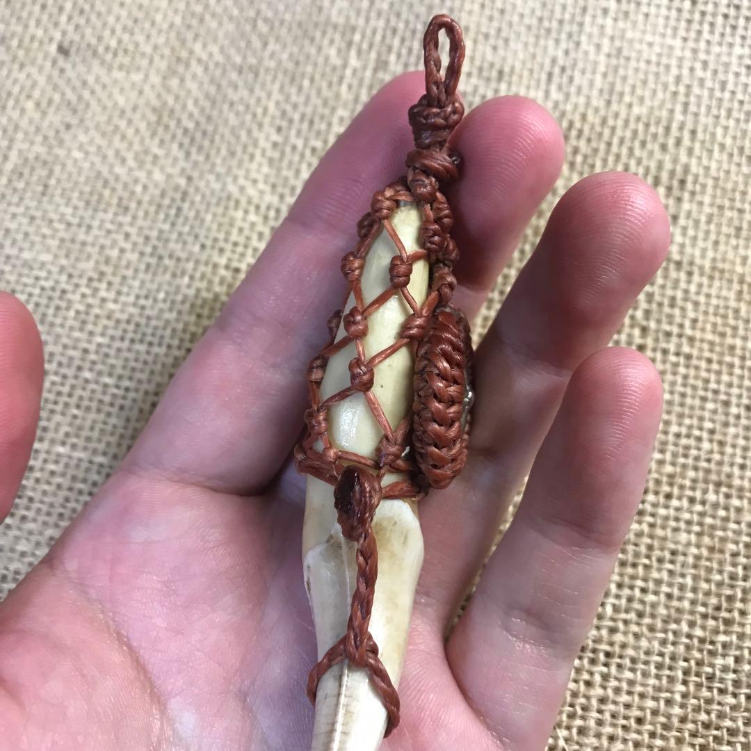 熊の牙　マクラメ　ペンダントトップ　インディアンジュエリー