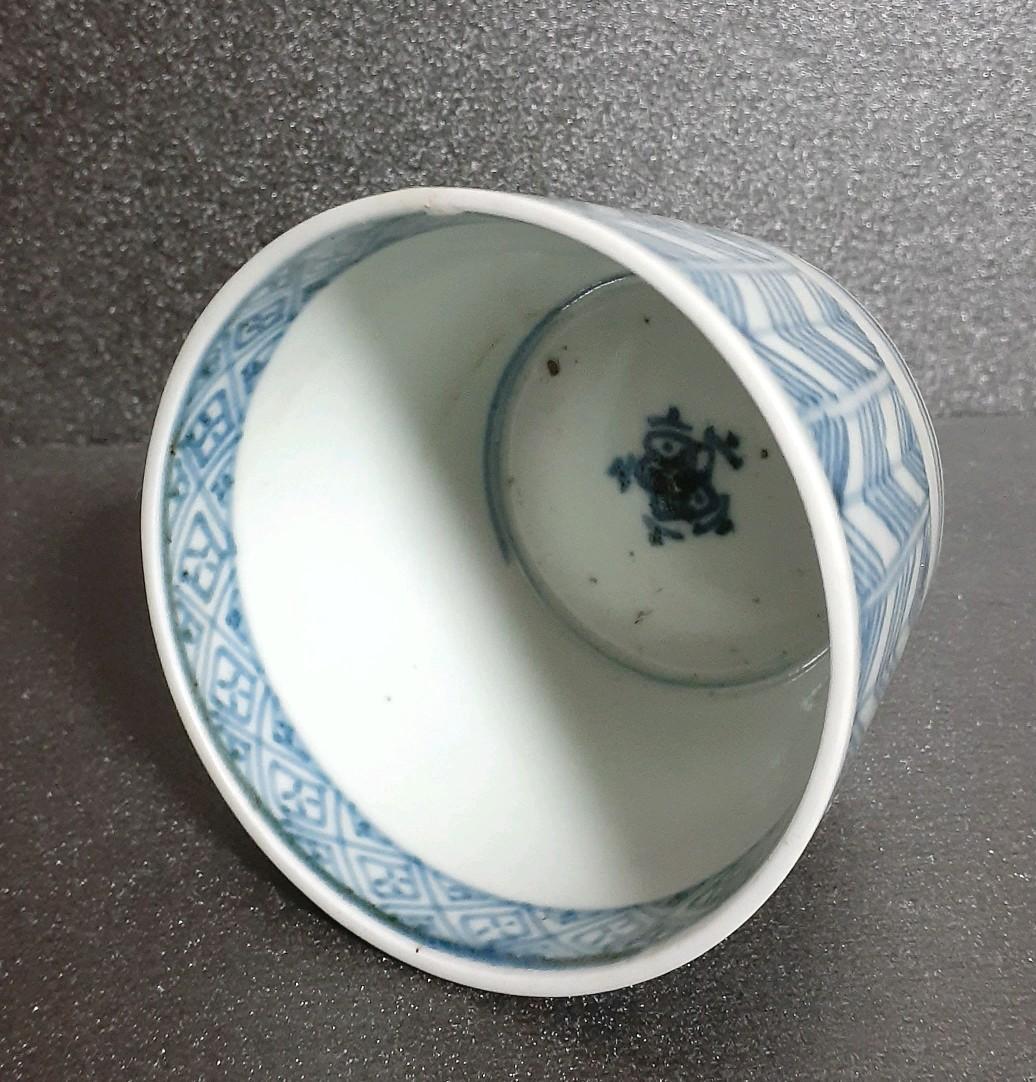 江戸時代後期 古伊万里 染付 矢羽根文様 そば猪口 口縁径8.2cm - メルカリ