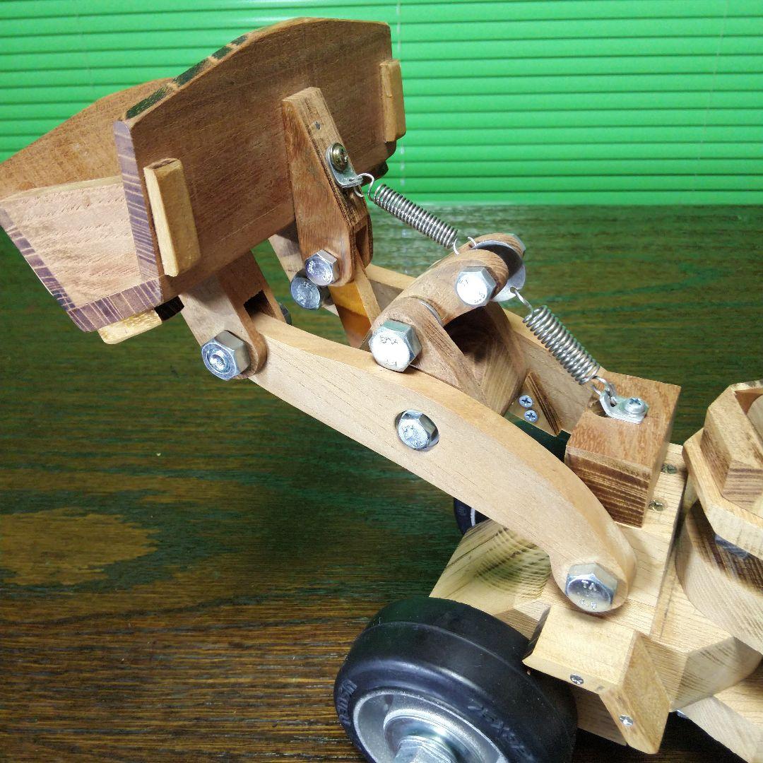 3☆ゴム車輪と欅板材のコマツ超大型ホイールローダーWA1200-6型の動く