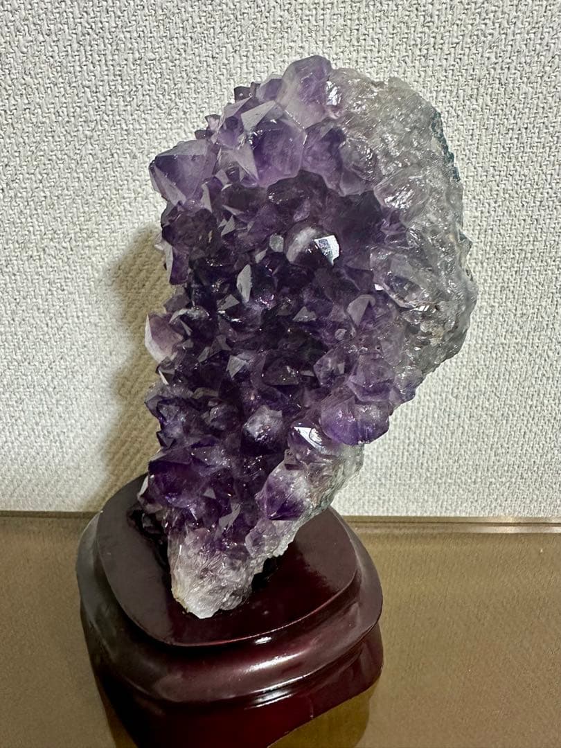 「アメジスト結晶 」愛の守護石　置物 木製台座付き