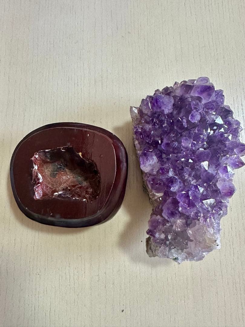 「アメジスト結晶 」愛の守護石　置物 木製台座付き