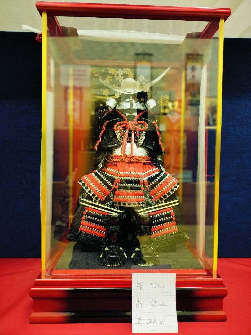 ケース入り鎧飾り