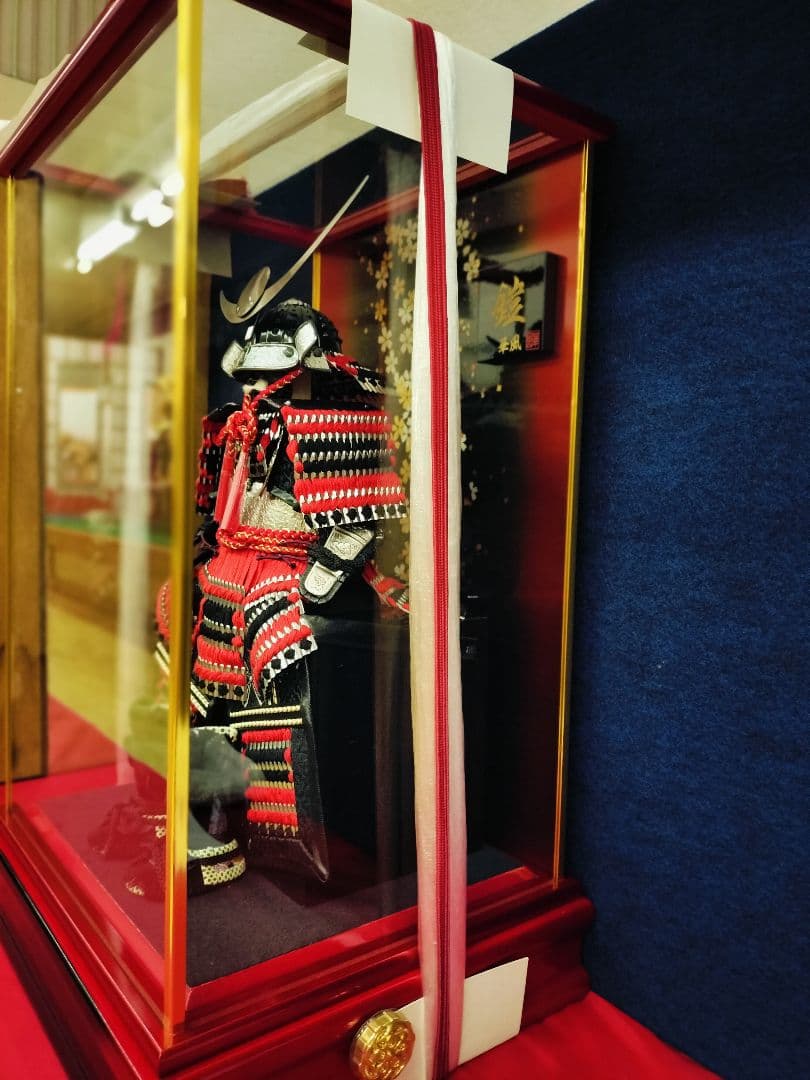 ケース入り鎧飾り