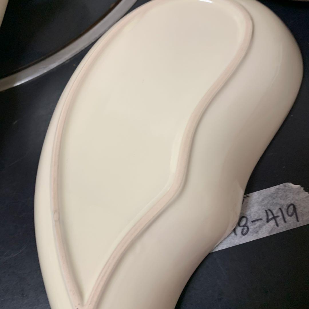 【中古】葉型皿5枚と蓋付き容器セット　18-419