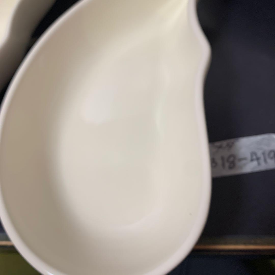 【中古】葉型皿5枚と蓋付き容器セット　18-419