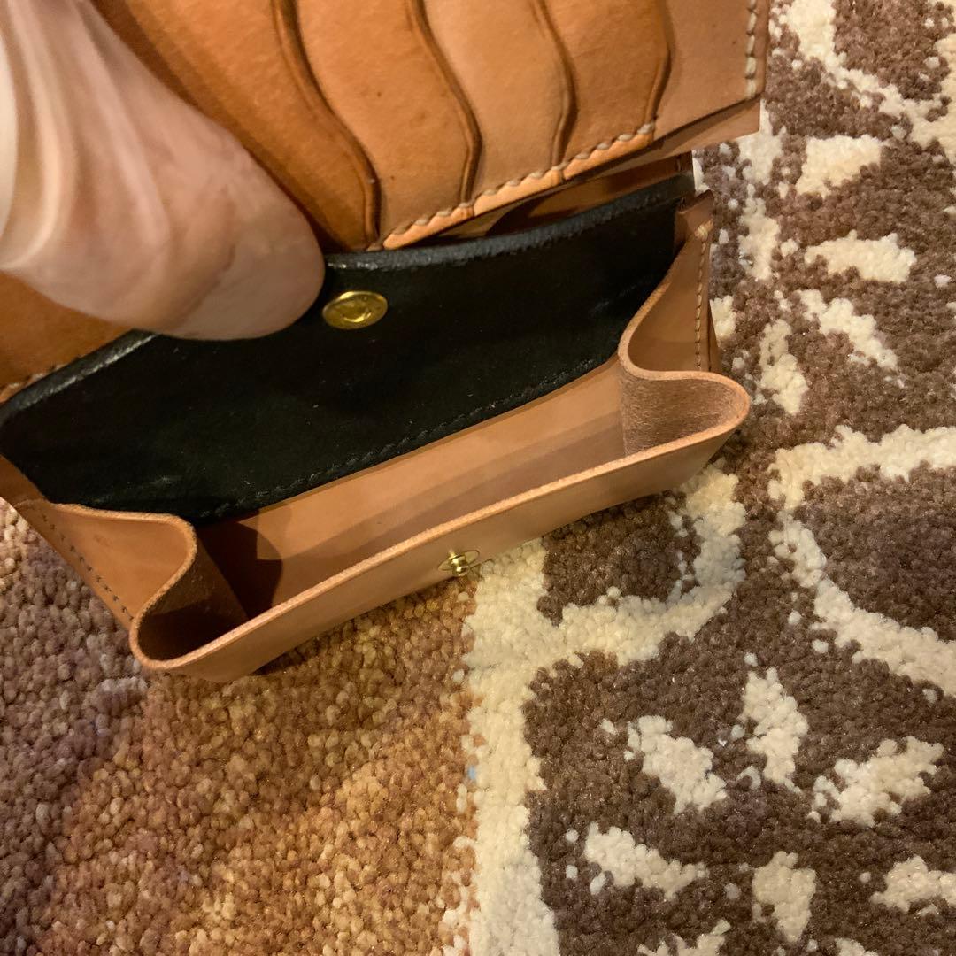 未使用 黒とナチュラル色の革を使用したミドルウォレット ハンドメイド