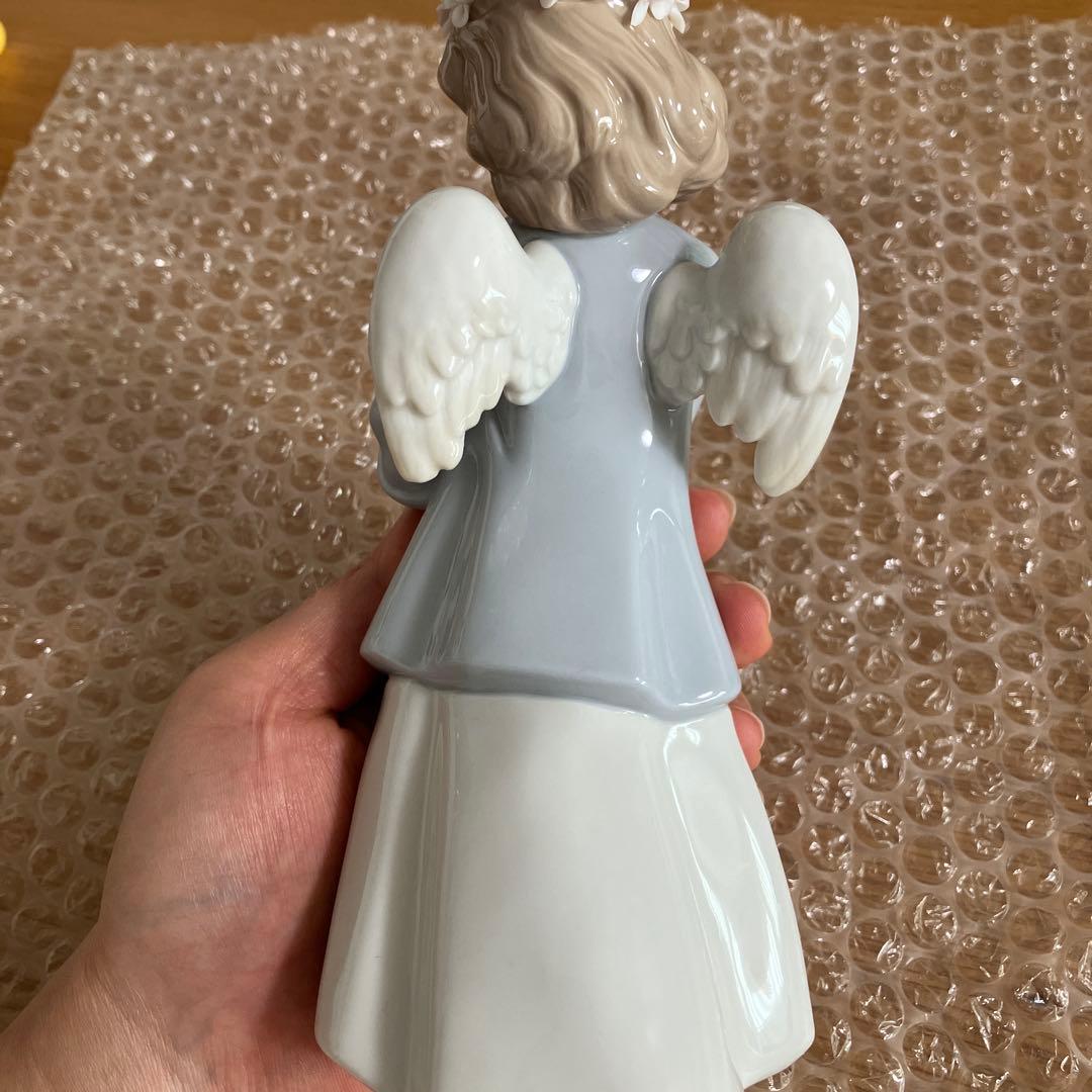 リヤドロ うさぎを抱く天使