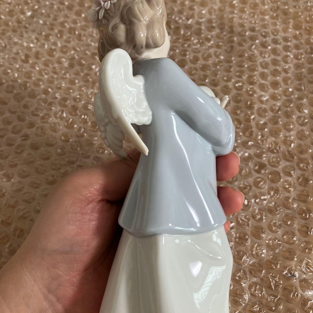 リヤドロ うさぎを抱く天使