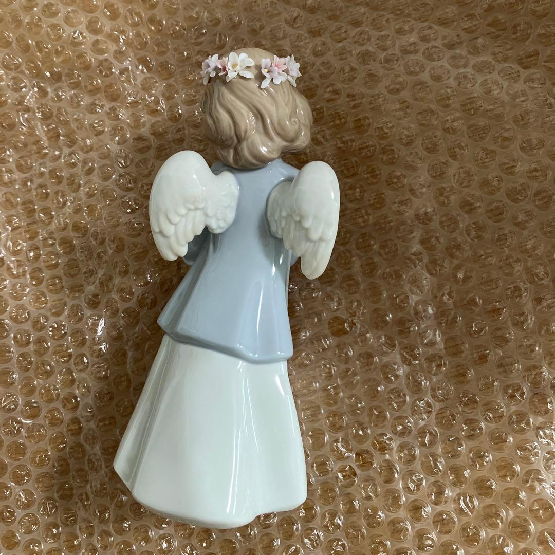 リヤドロ うさぎを抱く天使