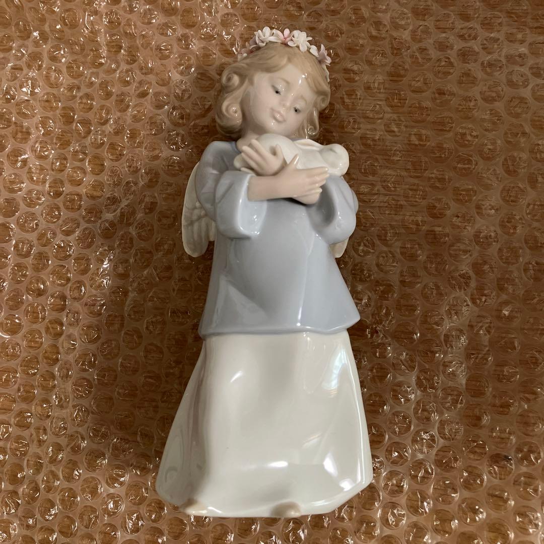 リヤドロ うさぎを抱く天使