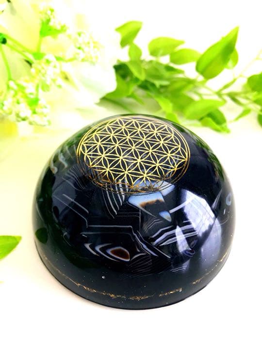 【オニキス＆イヤシロチパウダー】ドーム型オルゴナイト（8cm）