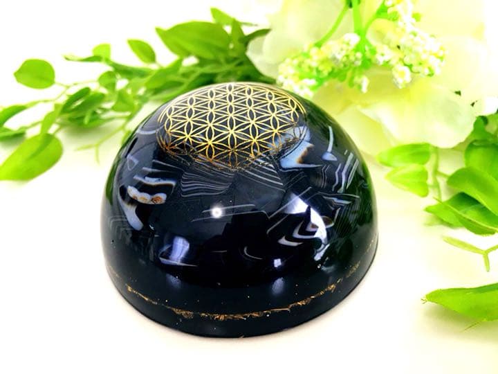 【オニキス＆イヤシロチパウダー】ドーム型オルゴナイト（8cm）