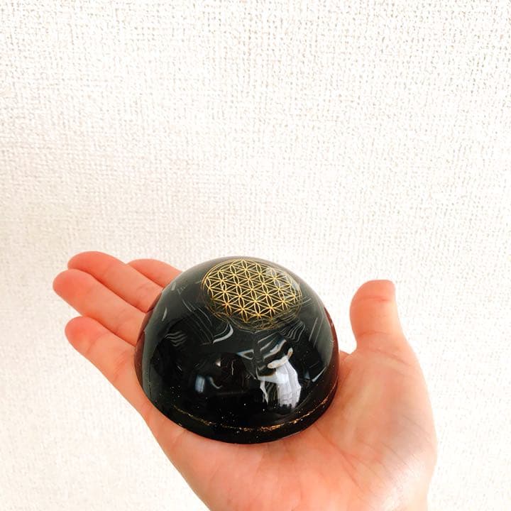 【オニキス＆イヤシロチパウダー】ドーム型オルゴナイト（8cm）