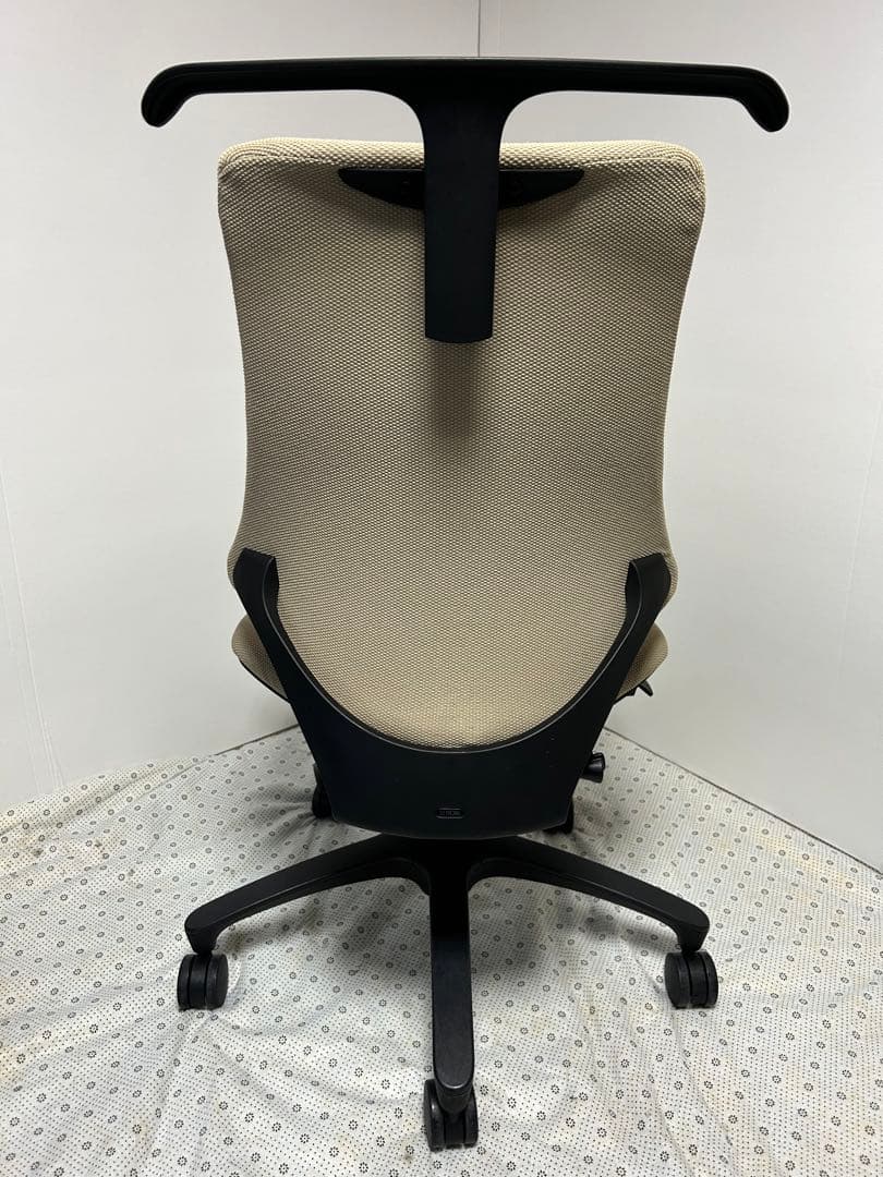 イトーキ　エフチェア　肘無し　ハンガー付き