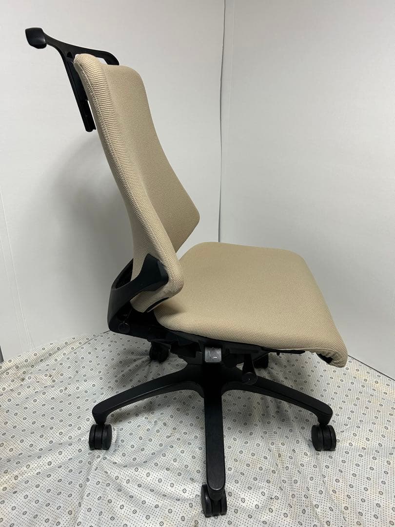 イトーキ　エフチェア　肘無し　ハンガー付き