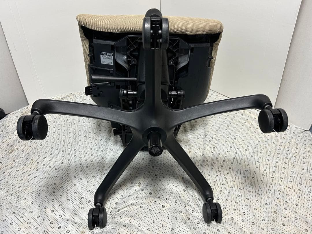 イトーキ　エフチェア　肘無し　ハンガー付き