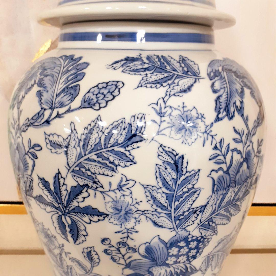 輸入雑貨　シノワズリ　『青白陶器蓋付大壷』　ハンドメイド　陶器　花柄