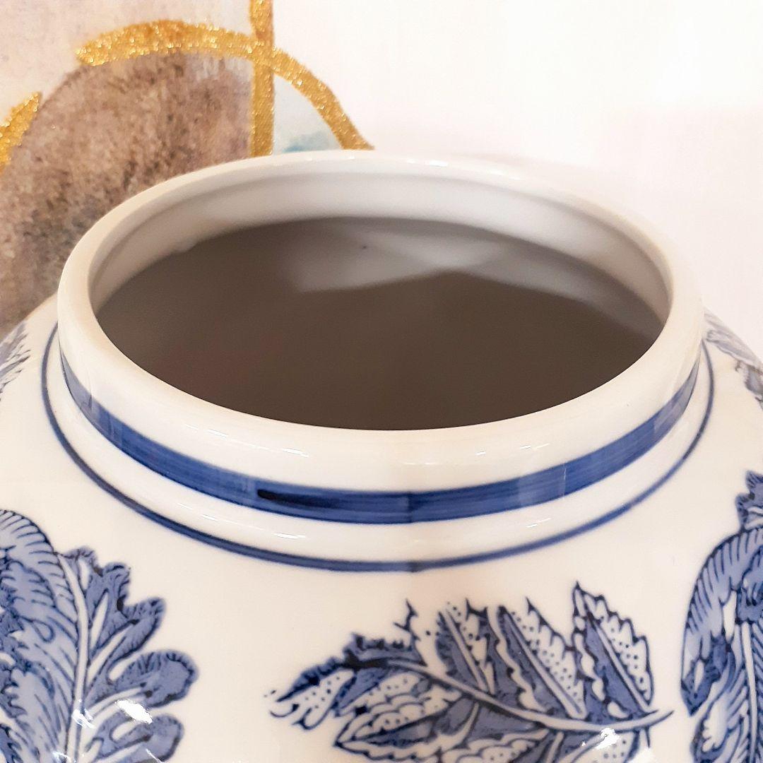 輸入雑貨　シノワズリ　『青白陶器蓋付大壷』　ハンドメイド　陶器　花柄