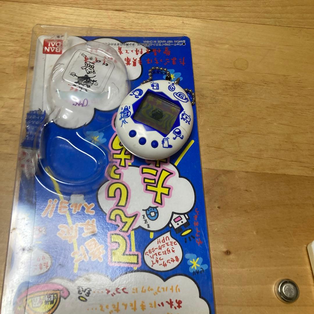 初代たまごっち 白✖️青 - メルカリ