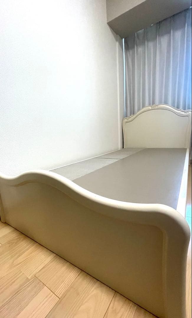 ホワイト シングルベッドフレーム クラシック、大塚家具