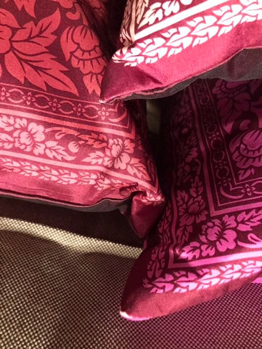 パリのコンランショップ購入　未使用　総シルク　クッションカバー　3色セット