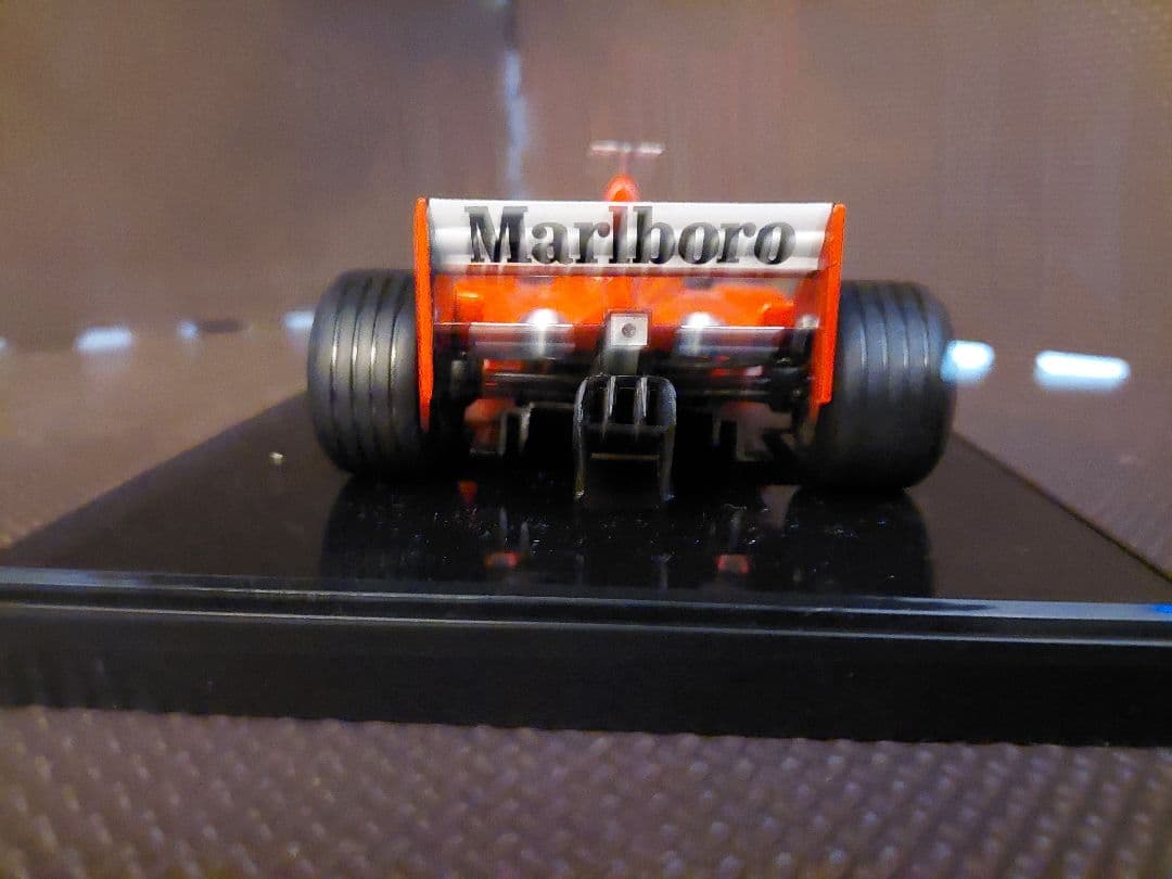 ホットウィール　1/18 フェラーリF399 エディ・アーバイン マルボロロゴ