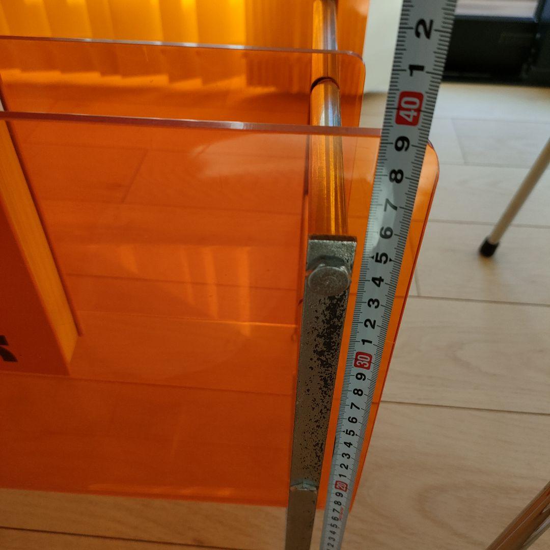 オレンジ アクリル マガジンラック　ミッドセンチュリー　レトロ　スペースエイジ