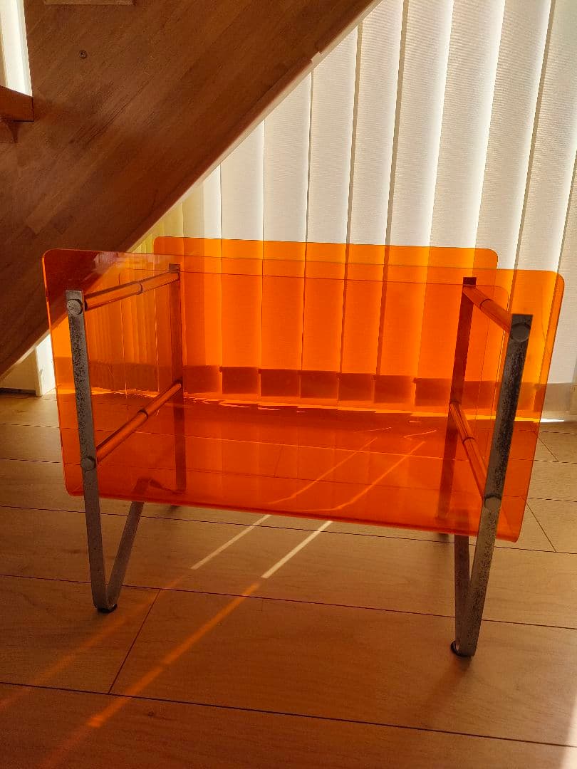 オレンジ アクリル マガジンラック　ミッドセンチュリー　レトロ　スペースエイジ