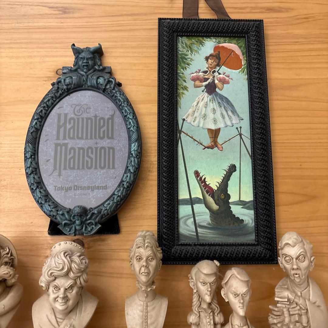 ホーンテッドマンション置き物•タペストリーセット　8セット　ディズニー