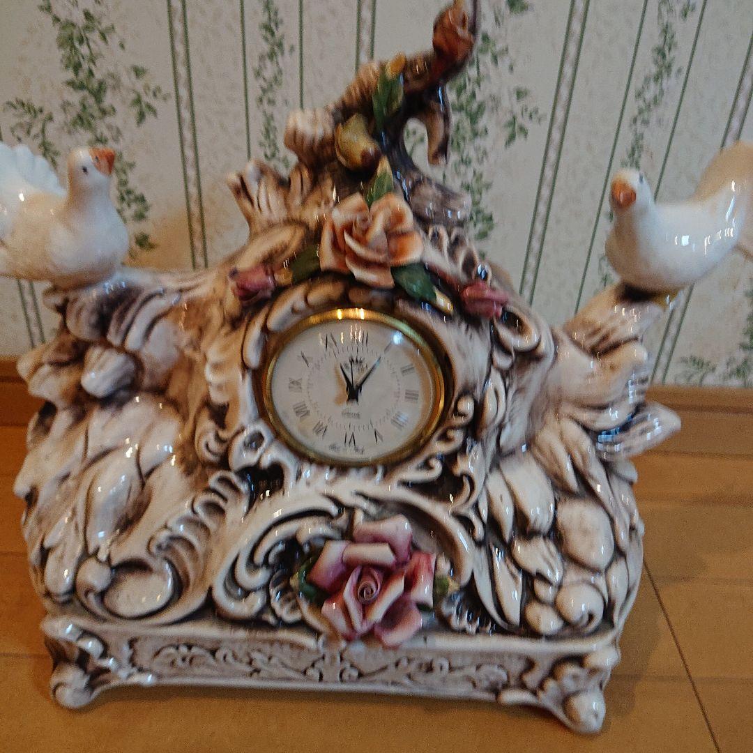 美品、イタリア製、カポディモンテ時計付き陶花と鳩2羽