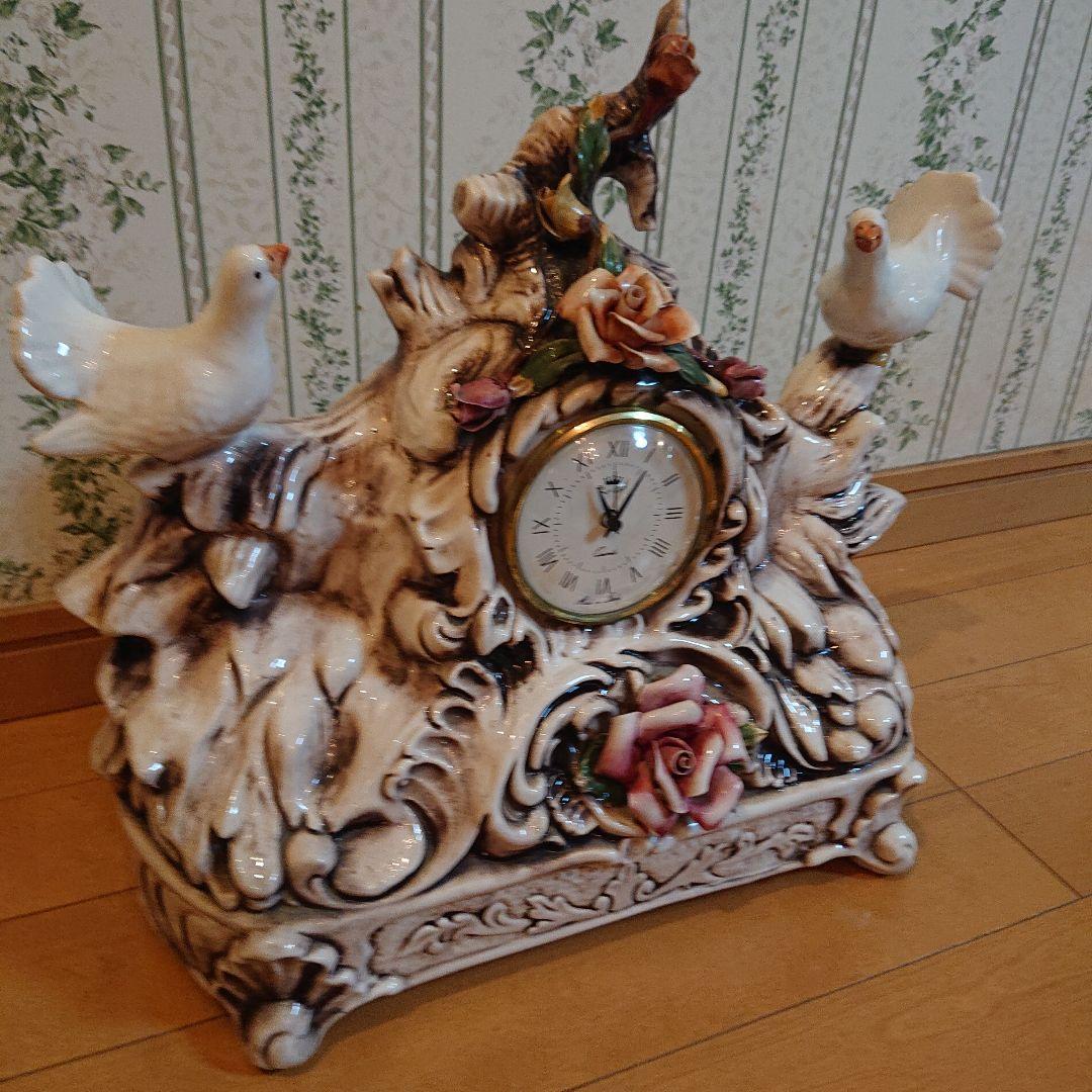 美品、イタリア製、カポディモンテ時計付き陶花と鳩2羽