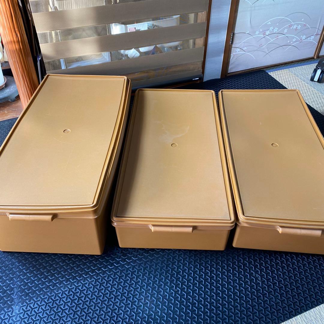 タッパーウェアの衣装ケース　3個セット