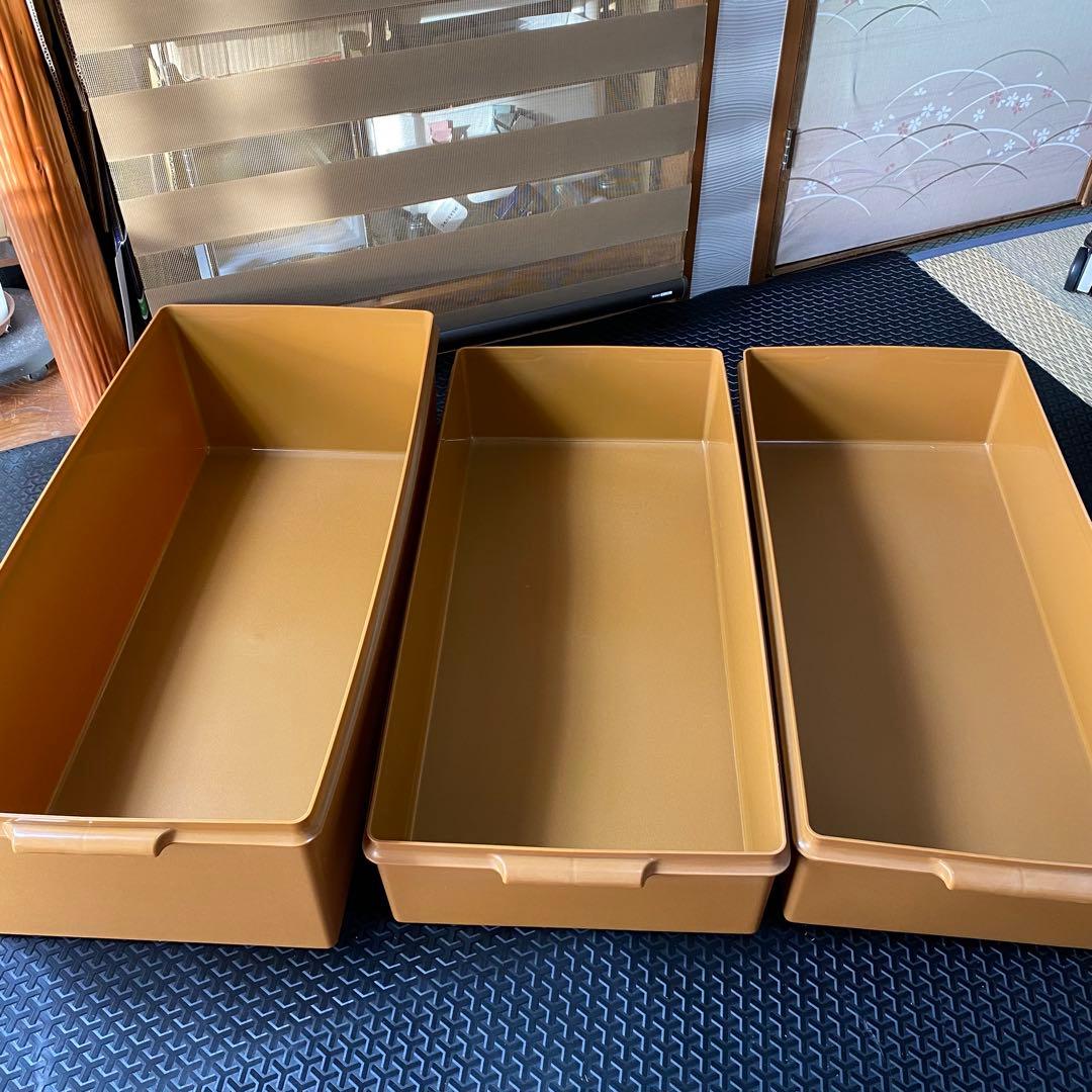 タッパーウェアの衣装ケース　3個セット