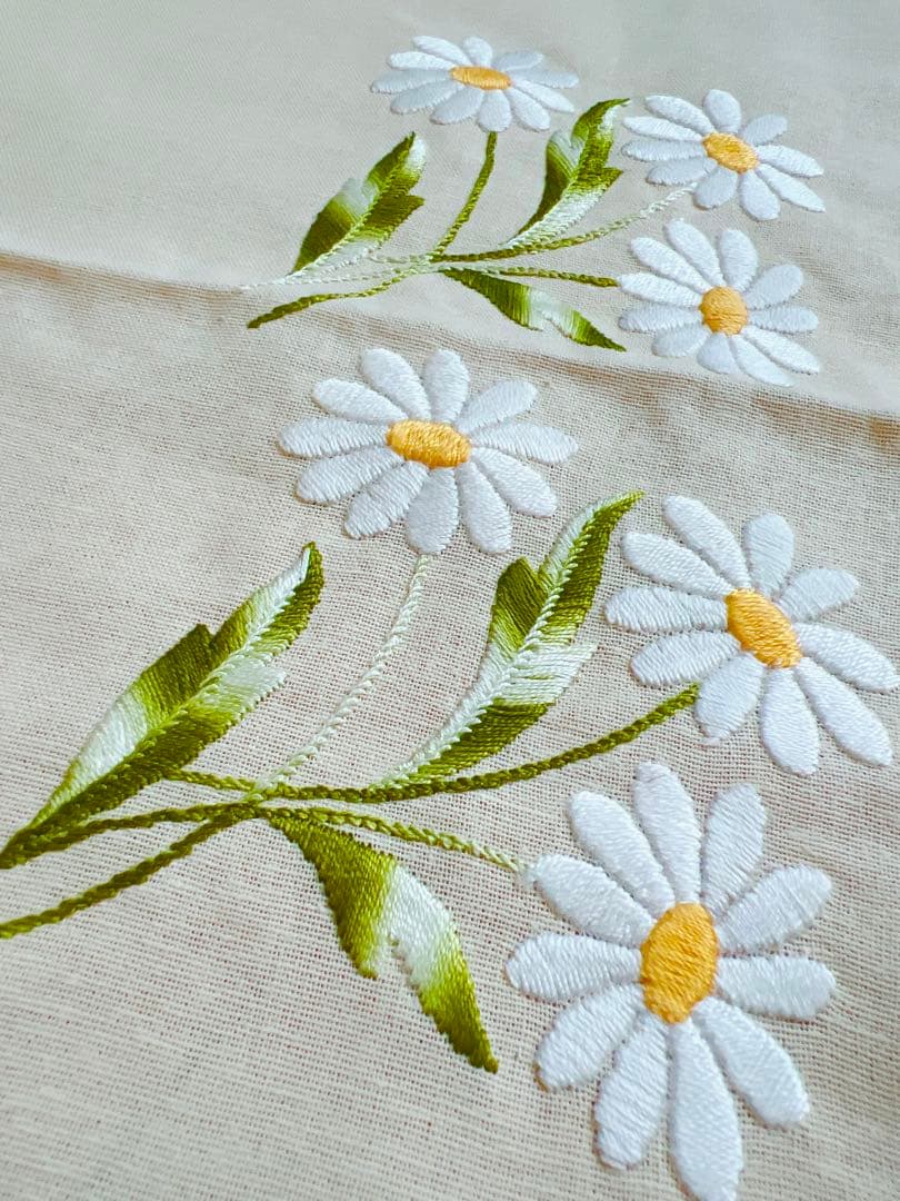 Fabris Giuliana イタリア製 円形テーブルクロス デイジー刺繍 - メルカリ