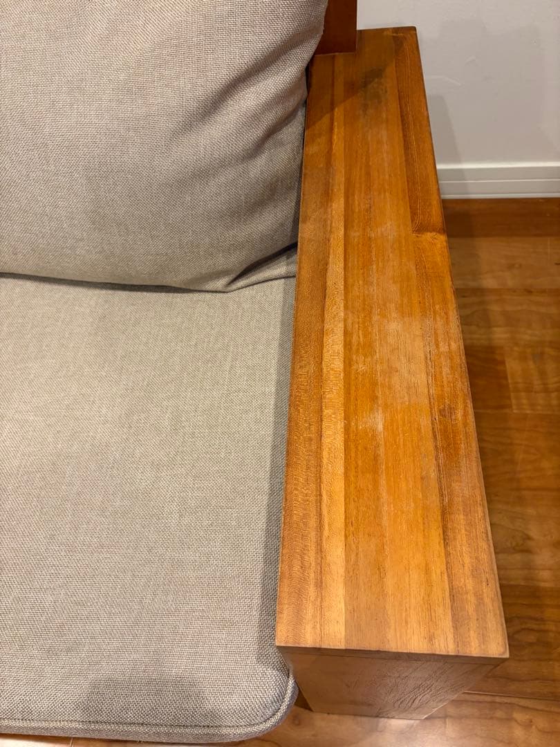 unico 2人掛けソファ 木製フレーム グレーの布張り