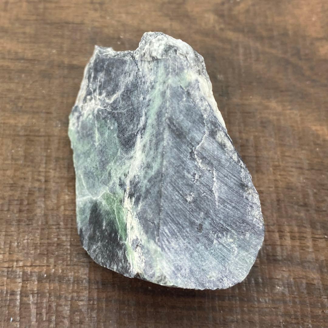 7109】糸魚川産 黒翡翠 51g ヒスイ 原石 天然石 パワーストーン 素材