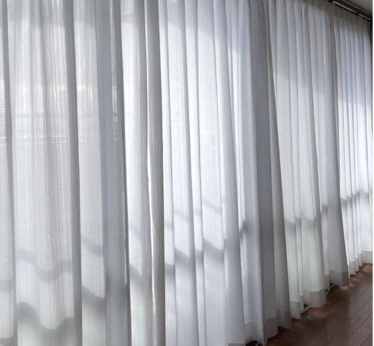 びっくりカーテン　ミラーレースカーテン　ホワイト　140×219 cm　２枚