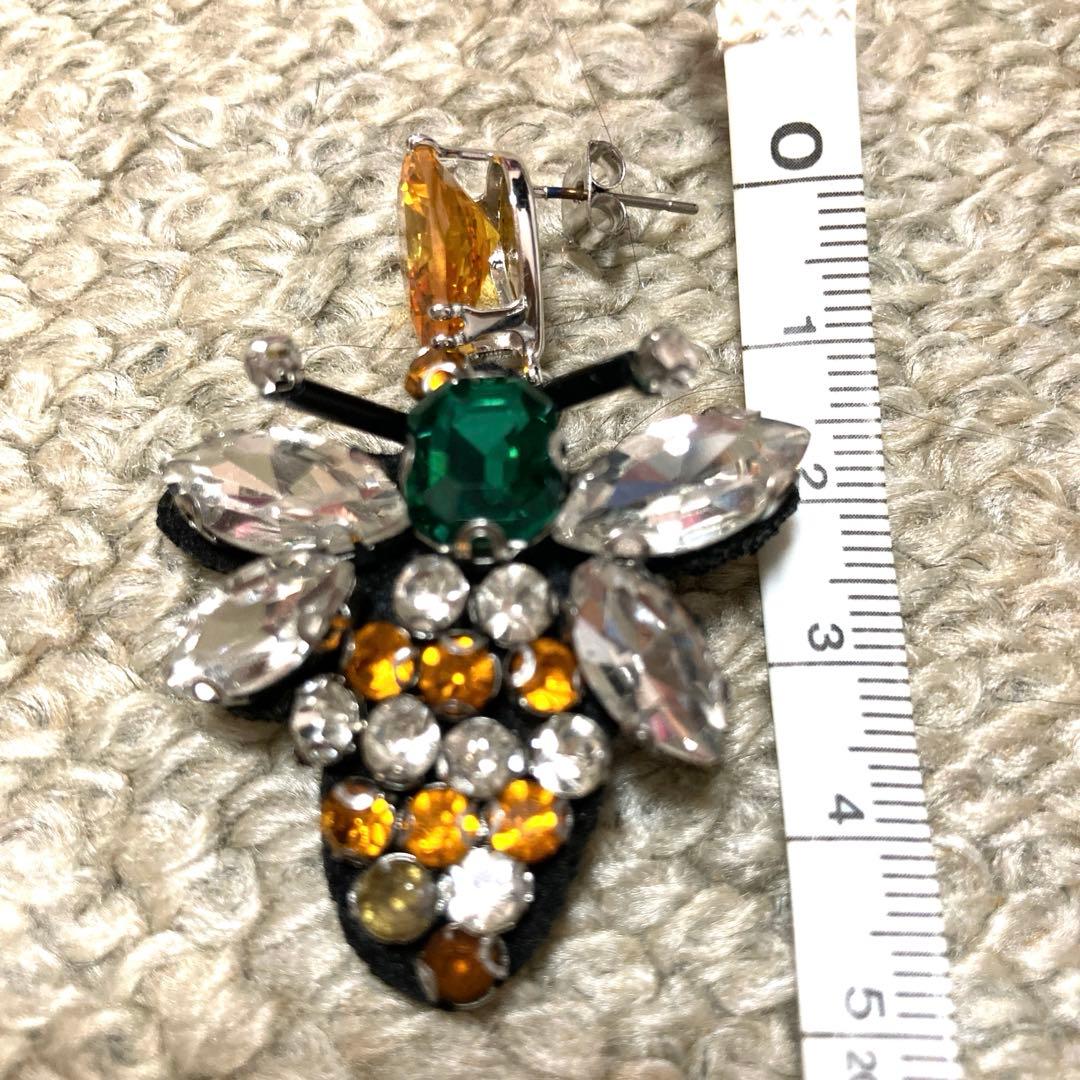 ビジューピアス　ハチ