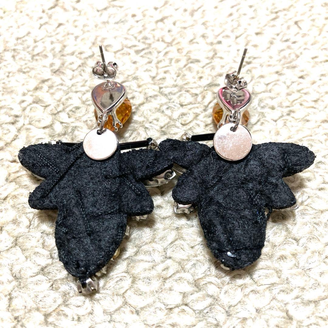 ビジューピアス　ハチ