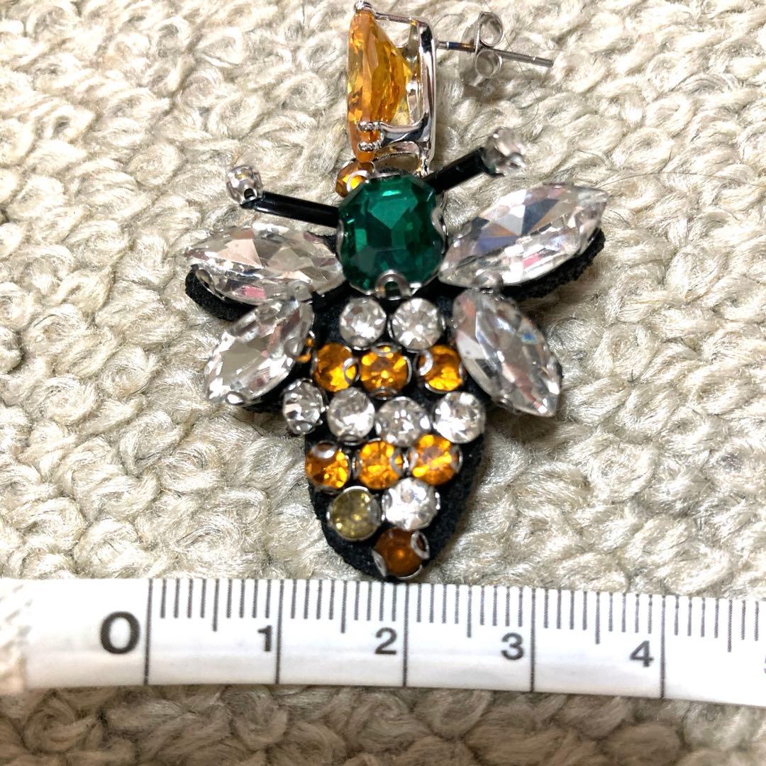 ビジューピアス　ハチ