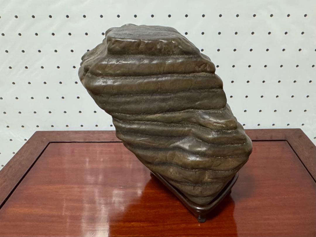 瀬田川石 三大銘石 水石 鑑賞石 天然石 虎石 黒石 滋賀県産 台座 木箱付き