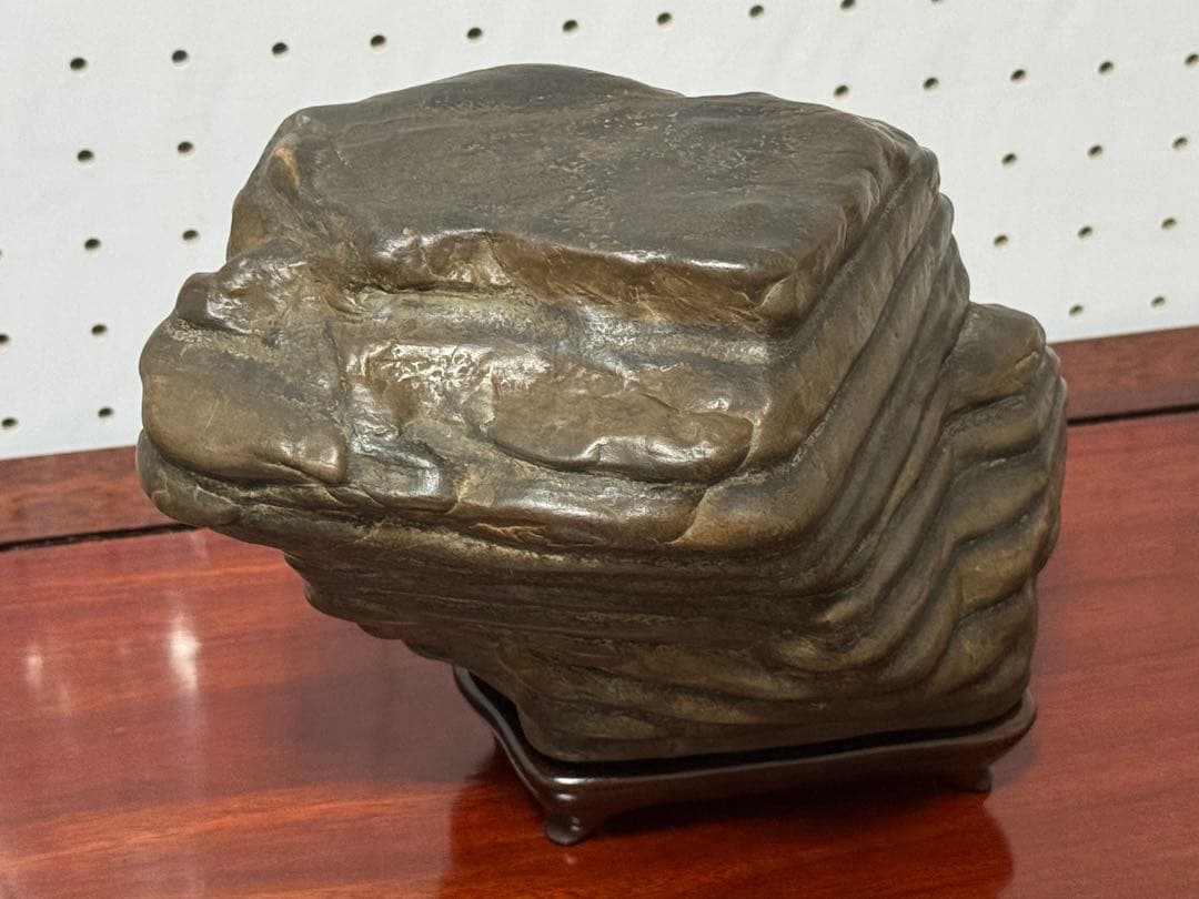 瀬田川石 三大銘石 水石 鑑賞石 天然石 虎石 黒石 滋賀県産 台座 木箱付き